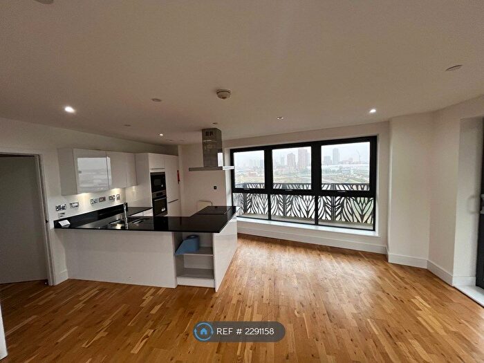 3 Bedroom Flat To Rent In Cityview Point, London, E14