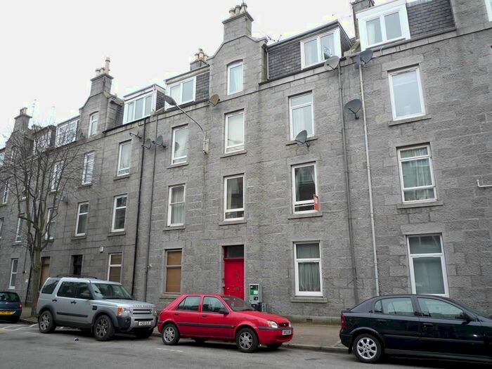 1 Bedroom Flat To Rent In Northfield Place, First Left, AB25