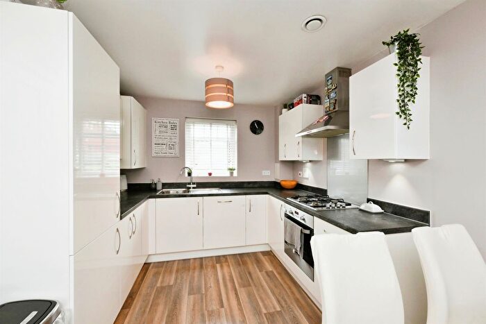 2 Bedroom Flat For Sale In Fieldfare Way, Harlow, CM17