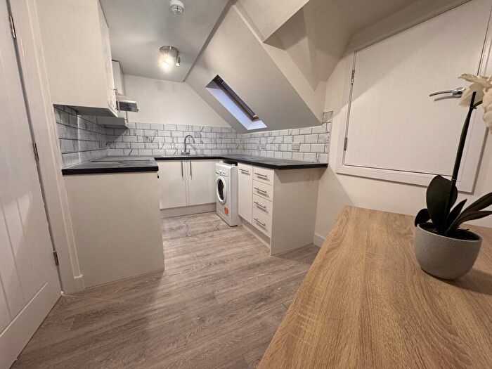 1 Bedroom Flat To Rent In Monthermer Road, Cardiff, CF24