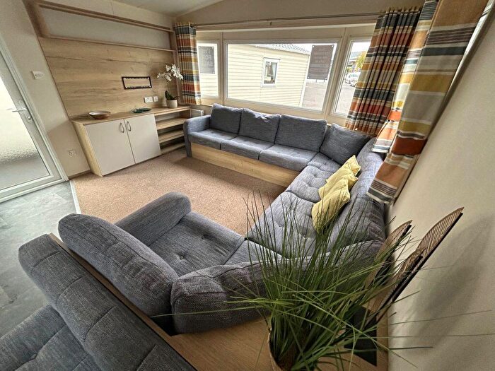 3 Bedroom Park Home For Sale In Birchington Vale Holiday Park, CT7