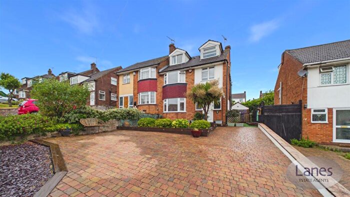 4 Bedroom Semi-Detached House For Sale In Cranfield Crescent, Cuffley, Potters Bar, EN6