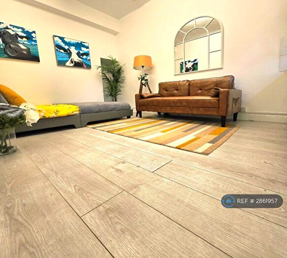 1 Bedroom Flat To Rent In Queens Park Gardens, Bournemouth, BH8