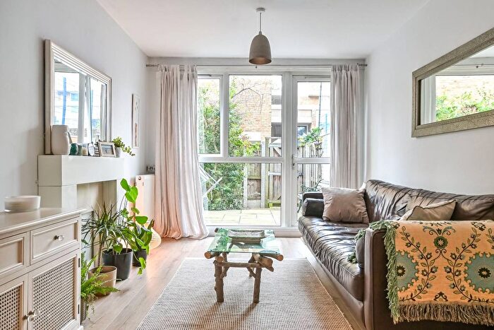 1 Bedroom Flat For Sale In St Peters Way, De Beauvoir Town, London, N1