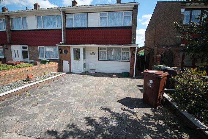 3 Bedroom End Of Terrace House To Rent In Fambridge Road, Dagenham, RM8