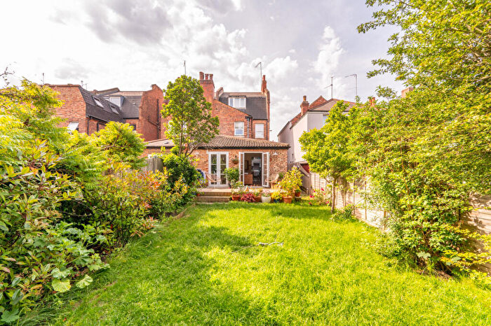 2 Bedroom Flat For Sale In Melrose Avenue, Willesden Green, London, NW2