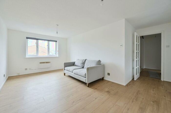 1 Bedroom Flat To Rent In Armoury Road, Deptford, London, SE8