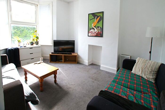 4 Bedroom Terraced House To Rent In Hydethorpe Road, London, SW12