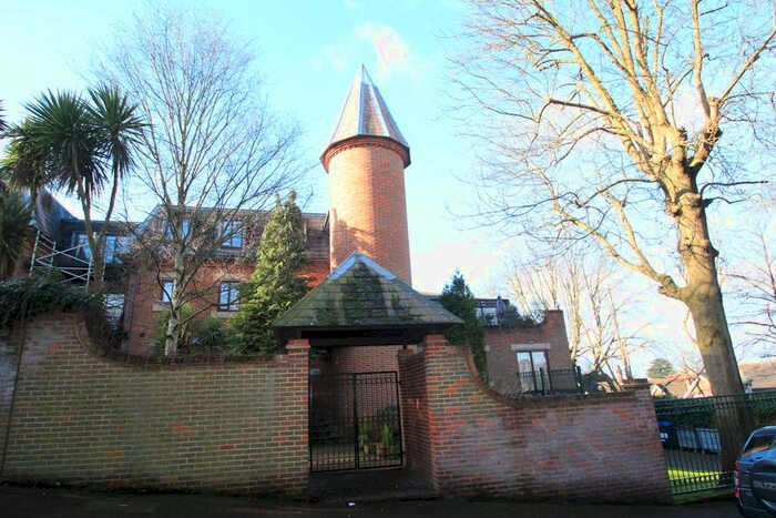 1 Bedroom Flat To Rent In Roxborough Park, Harrow, HA1