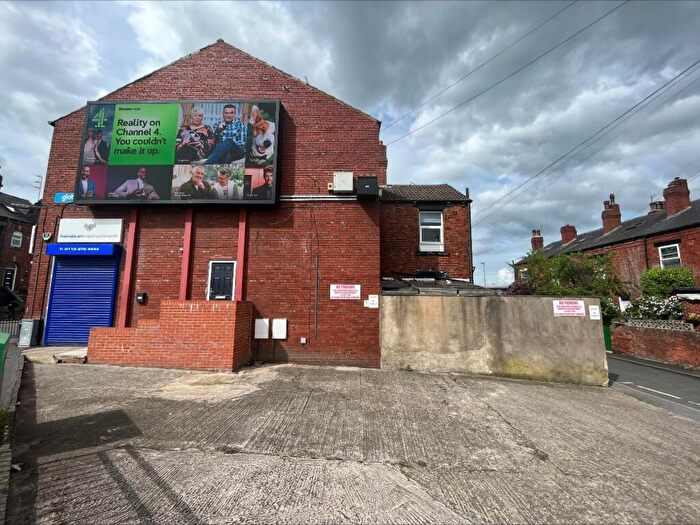 1 Bedroom Apartment To Rent In Dewsbury Road, Leeds, LS11