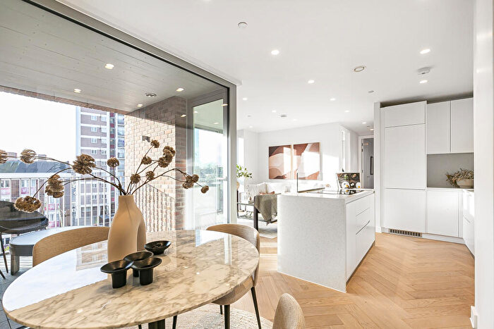 2 Bedroom Apartment For Sale In Mapple Path, Hackney Downs, E5