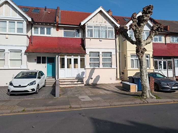 3 Bedroom Terraced House For Sale In Mount Road, Hendon, London, NW4