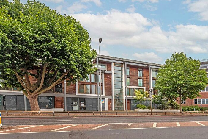 2 Bedroom Flat To Rent In Lower Mortlake Road, Richmond, TW9