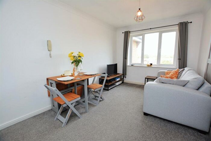 1 Bedroom Flat For Sale In Longfield Drive, Colliers Wood Borders, CR4