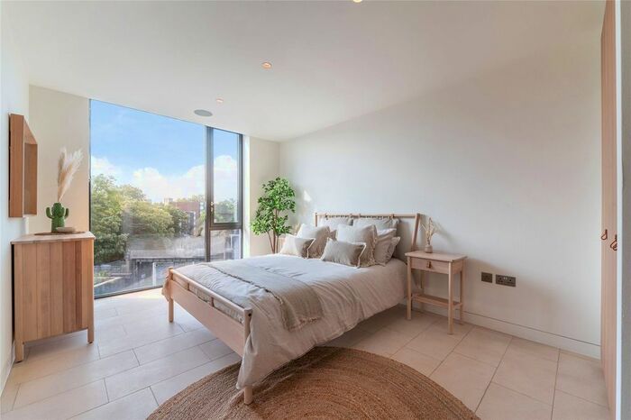3 Bedroom Flat To Rent In Oval Road, London, NW1