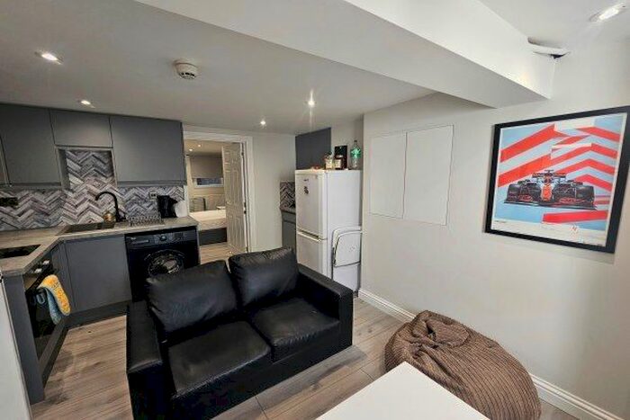 1 Bedroom Flat To Rent In Hedley Street, Maidstone, ME14