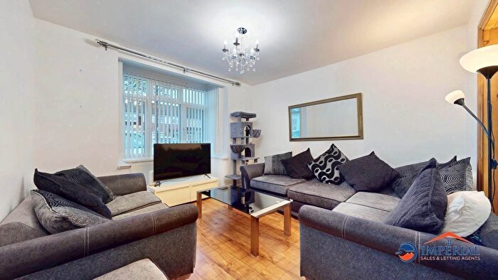 4 Bedroom Semi Detached House For Sale In Allenby Road, Southall, UB1