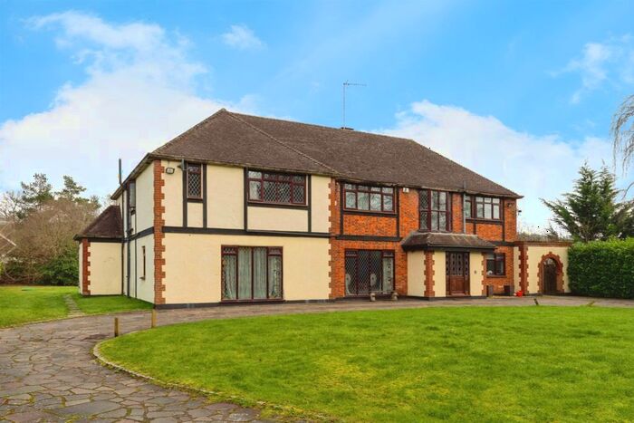 7 Bedroom Detached House For Sale In Pottersheath Road, Welwyn, AL6