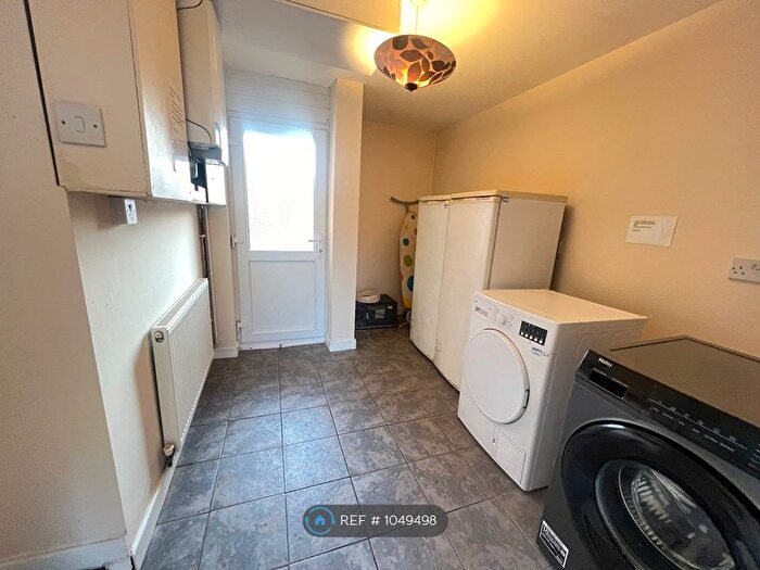 4 Bedroom Semi-Detached House To Rent In Thomas Sharp Street, Coventry, CV4