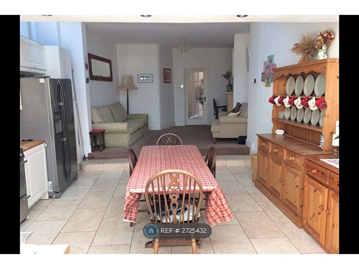 2 Bedroom Terraced House To Rent In Clarendon Road, London, SW19