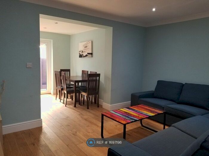 6 Bedroom Semi-Detached House To Rent In Weston Road, Guildford, GU2