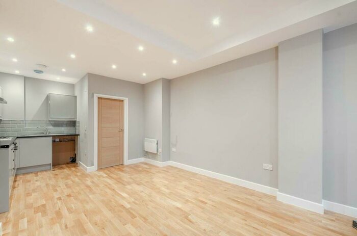 2 Bedroom Flat To Rent In Waldram Park Road, Forest Hill, London, SE23