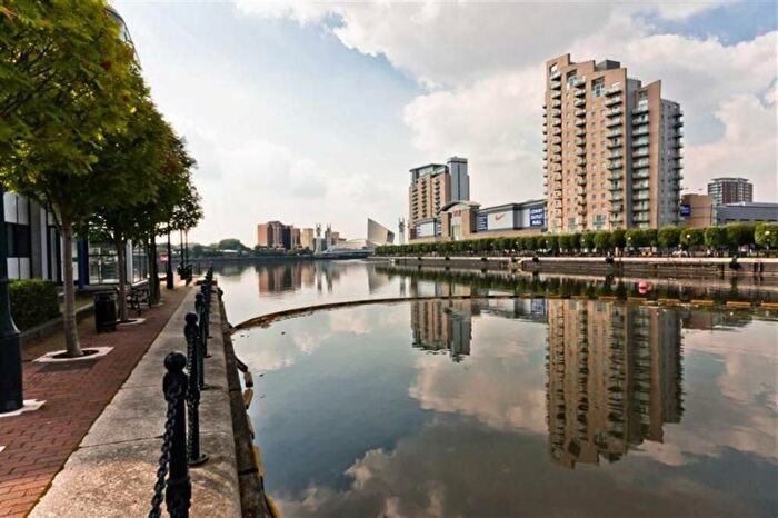 2 Bedroom Flat To Rent In The Quays, Salford Quays, Salford, M50