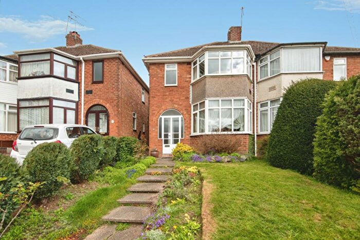 3 Bedroom Semi Detached House For Sale In Ridgacre Road West, West Midlands, B32