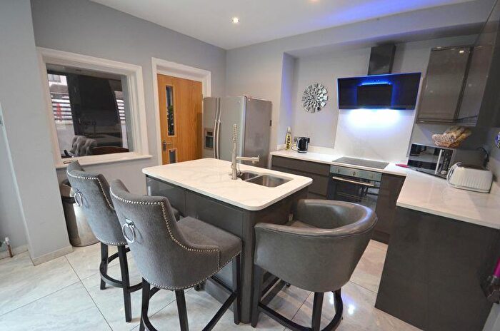 4 Bedroom Flat To Rent In Queens Park Gardens, Bournemouth, BH8