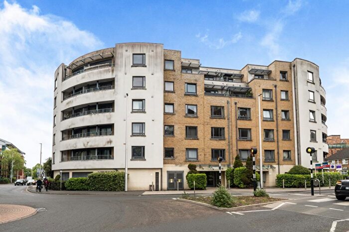 2 Bedroom Flat For Sale In Woking, Surrey, GU21