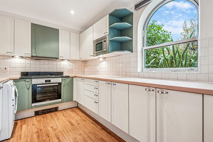 1 Bedroom Flat For Sale In Oriel Drive, Barnes, SW13