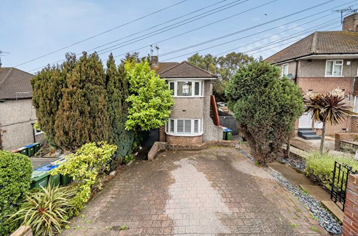 3 Bedroom Maisonette For Sale In Castleton Avenue, Bexleyheath, Kent, DA7
