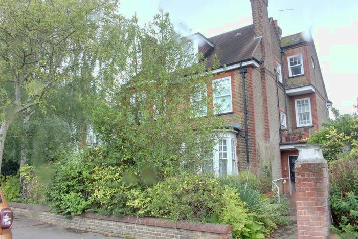 2 Bedroom Flat To Rent In Croham Park Avenue, South Croydon, CR2