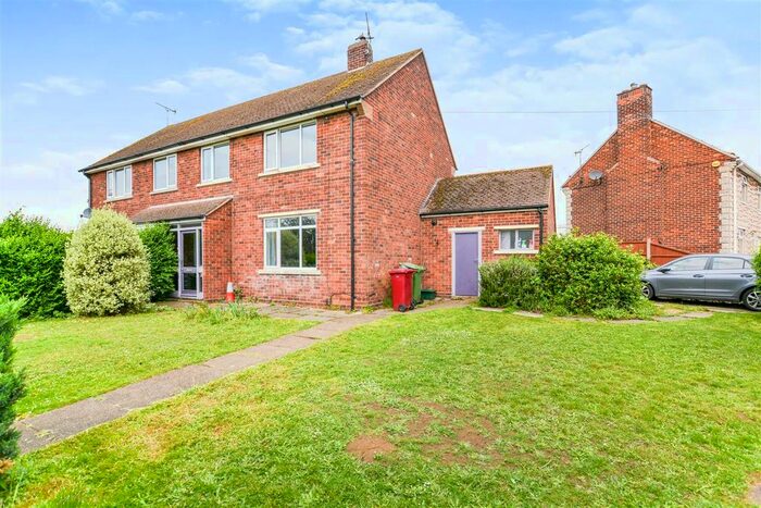 3 Bedroom Semi-Detached House To Rent In Collum Avenue, Scunthorpe, DN16