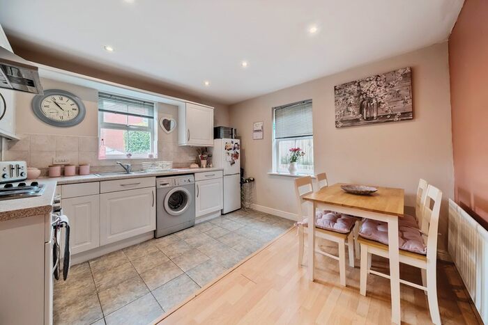 2 Bedroom Flat For Sale In Teale Drive, Chapel Allerton, Leeds, LS7