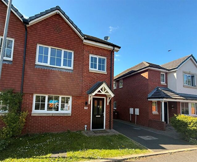 3 Bedroom Semi Detached House For Sale In Oakwood Gardens, St. Helens, Merseyside, WA11