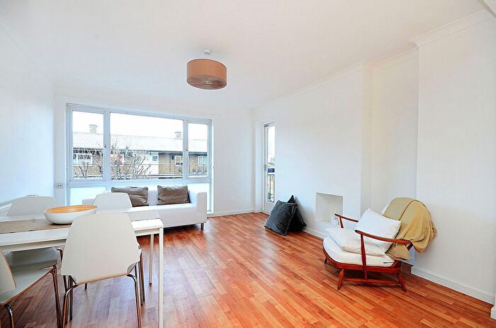2 Bedroom Flat To Rent In Dora Street, Poplar, London, E14