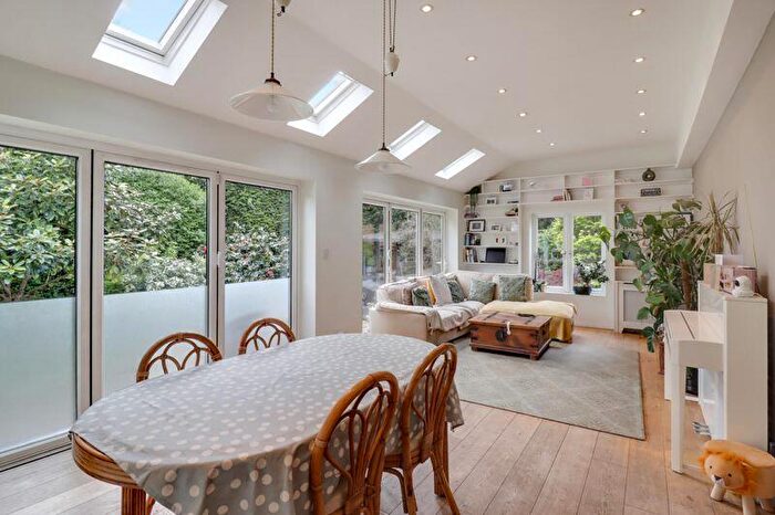 3 Bedroom Semi-Detached House For Sale In Poplar Avenue, Windlesham, GU20