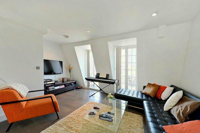 2 Bedroom Flat To Rent In Buckingham Palace Road, Westminster, SW1W