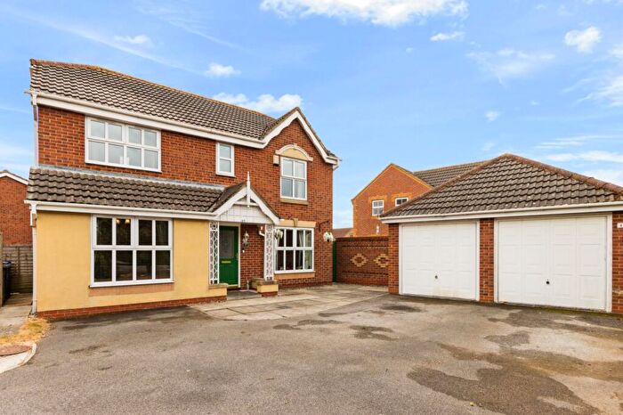 4 Bedroom Detached House For Sale In Wren Crescent, Scartho Top, Grimsby, DN33