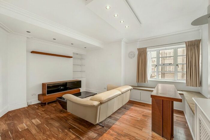 3 Bedroom Flat To Rent In Winchester Court, Vicarage Gate, W8