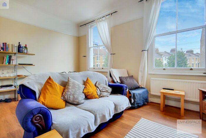 3 Bedroom Flat To Rent In Courtney Road, Islington, N7