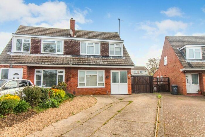 3 Bedroom Semi-Detached House To Rent In Quantock Close, Bedford, MK41