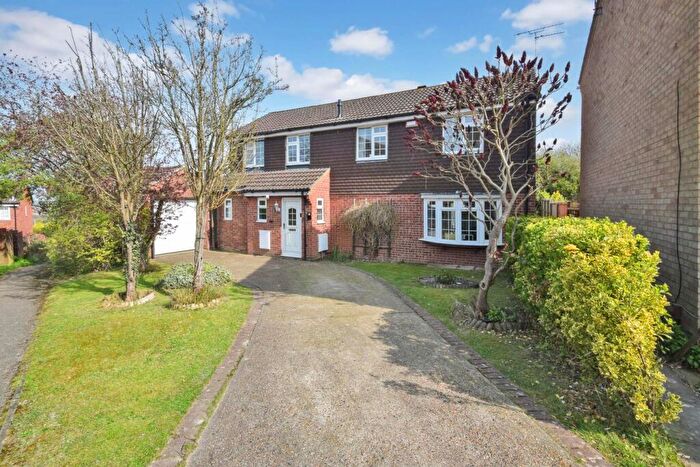 4 Bedroom Detached House For Sale In Bronington Close, Princes Park, Chatham, ME5