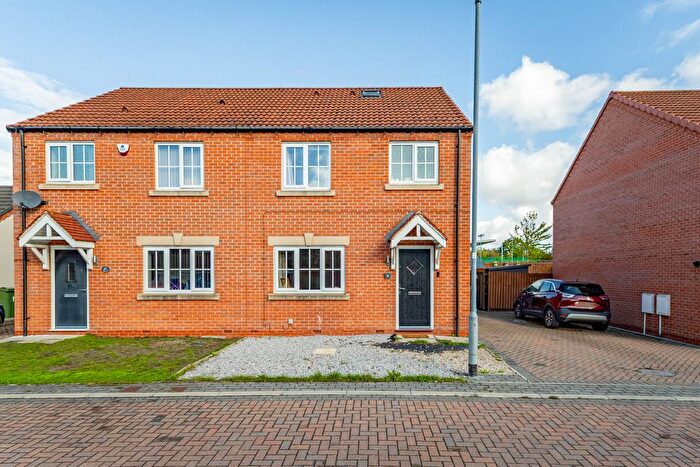 4 Bedroom Semi-Detached House For Sale In Timperley Close, Wakefield, WF1