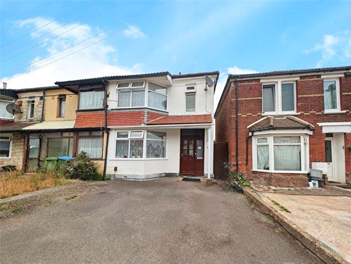 3 Bedroom End Of Terrace House For Sale In Langhorn Road, Southampton, Hampshire, SO16
