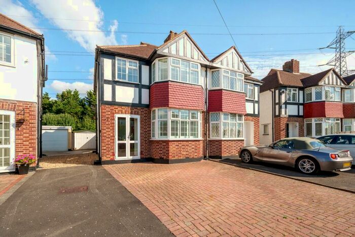 3 Bedroom Semi-Detached House To Rent In Bargate Close, New Malden, KT3