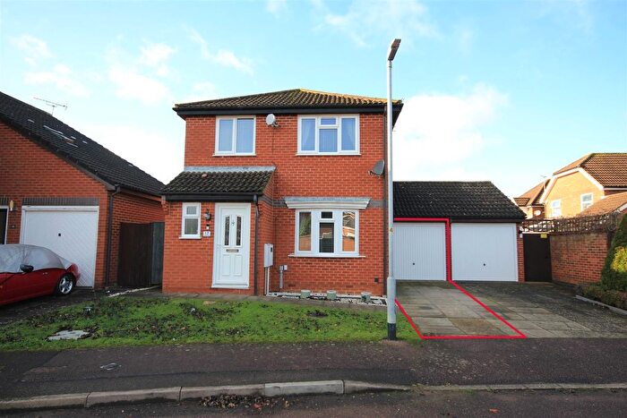 3 Bedroom Detached House For Sale In Beech Drive, Wellingborough, NN8