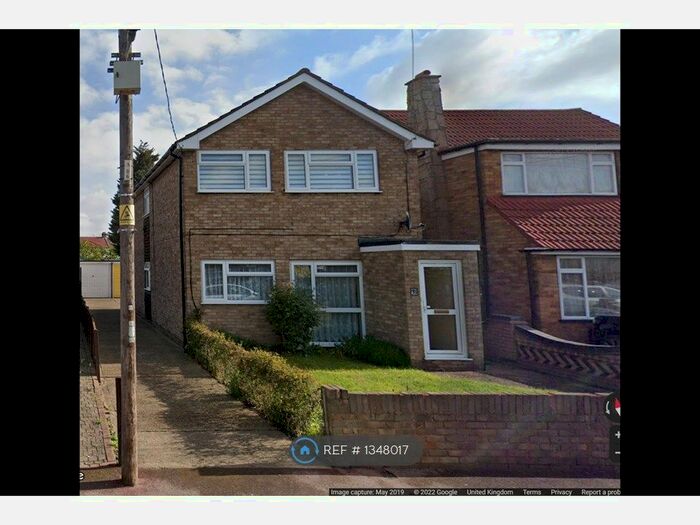 2 Bedroom Maisonette To Rent In Aldborough Road, Dagenham, RM10