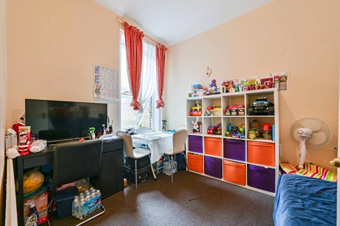 4 Bedroom Terraced House For Sale In Prince George Road, Stoke Newington, London, N16